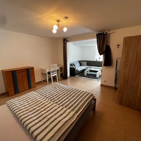 Ruhige Mit Gartenblick 2 Minuten Zu Helios