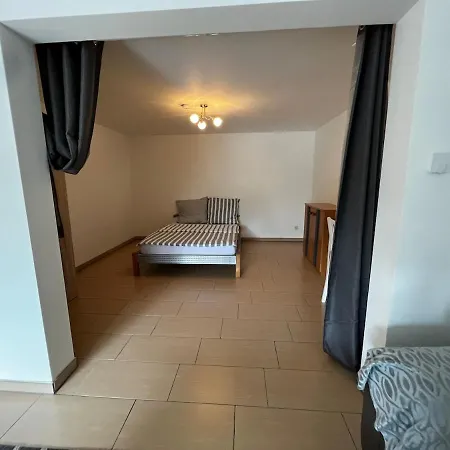 Ruhige Mit Gartenblick 2 Minuten Zu Helios クレーフェルト