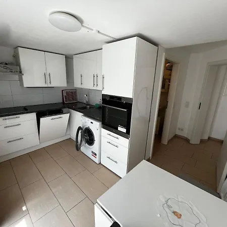 Ruhige Mit Gartenblick 2 Minuten Zu Helios アパート *