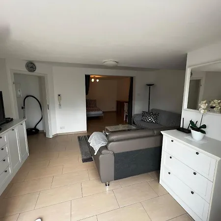 Ruhige Mit Gartenblick 2 Minuten Zu Helios アパート *