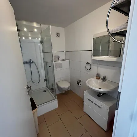 Ruhige Mit Gartenblick 2 Minuten Zu Helios アパート クレーフェルト