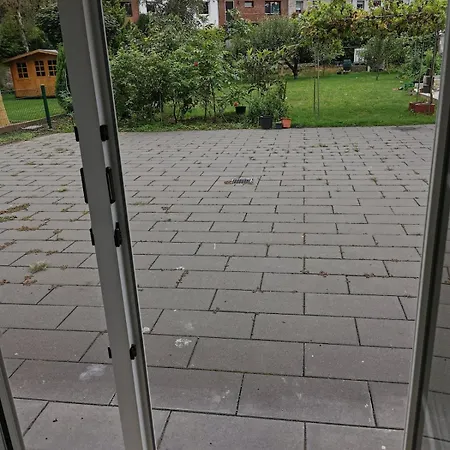 Ruhige Mit Gartenblick 2 Minuten Zu Helios, 10 Min Hbf, Zentrum Krefeld