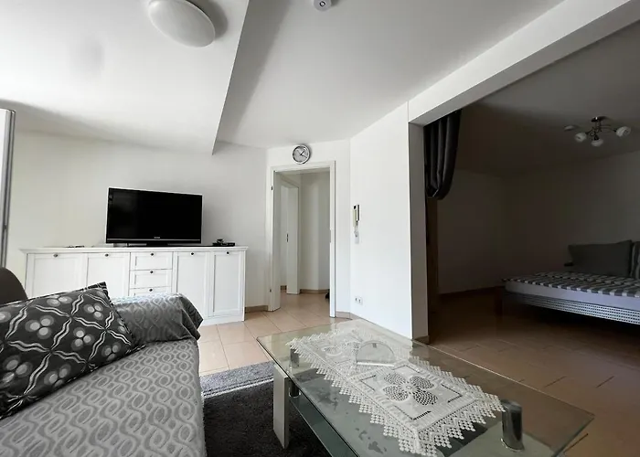 アパート Ruhige Mit Gartenblick 2 Minuten Zu Helios クレーフェルト