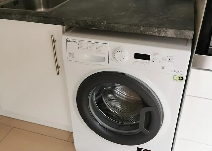 Ruhige Mit Gartenblick 2 Minuten Zu Helios