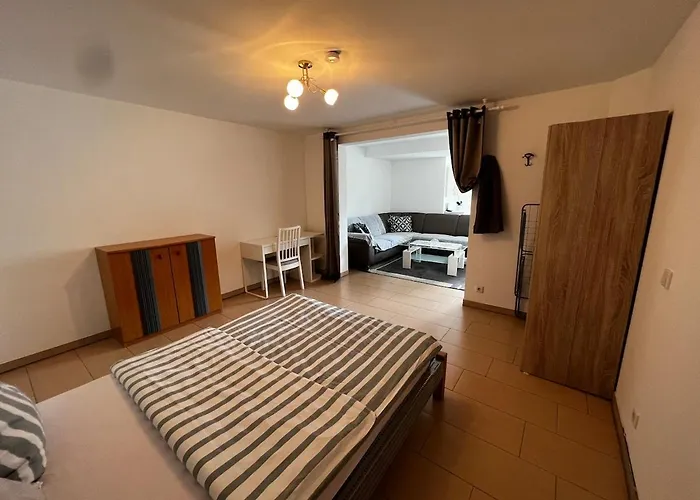 Ruhige Mit Gartenblick 2 Minuten Zu Helios