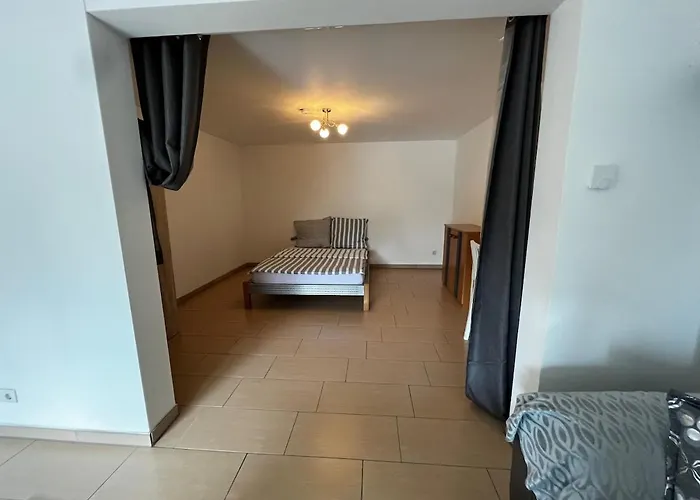 Ruhige Mit Gartenblick 2 Minuten Zu Helios クレーフェルト