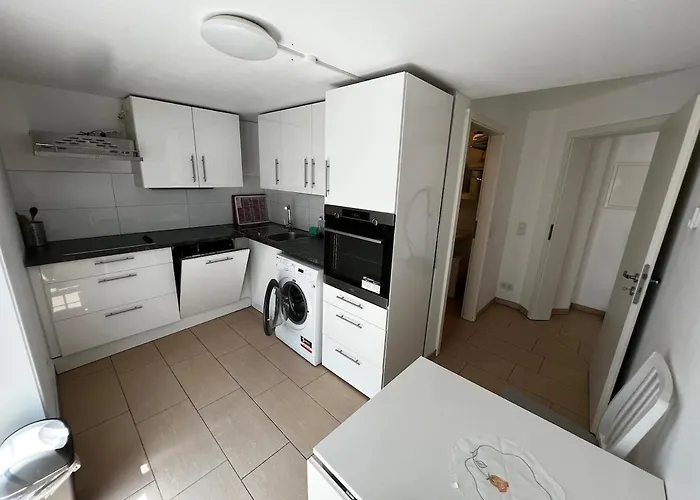 Ruhige Mit Gartenblick 2 Minuten Zu Helios アパート *