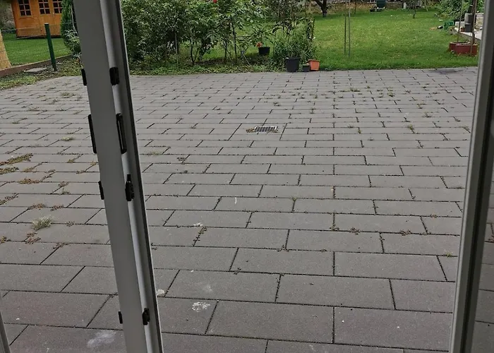 Ruhige Mit Gartenblick 2 Minuten Zu Helios クレーフェルト